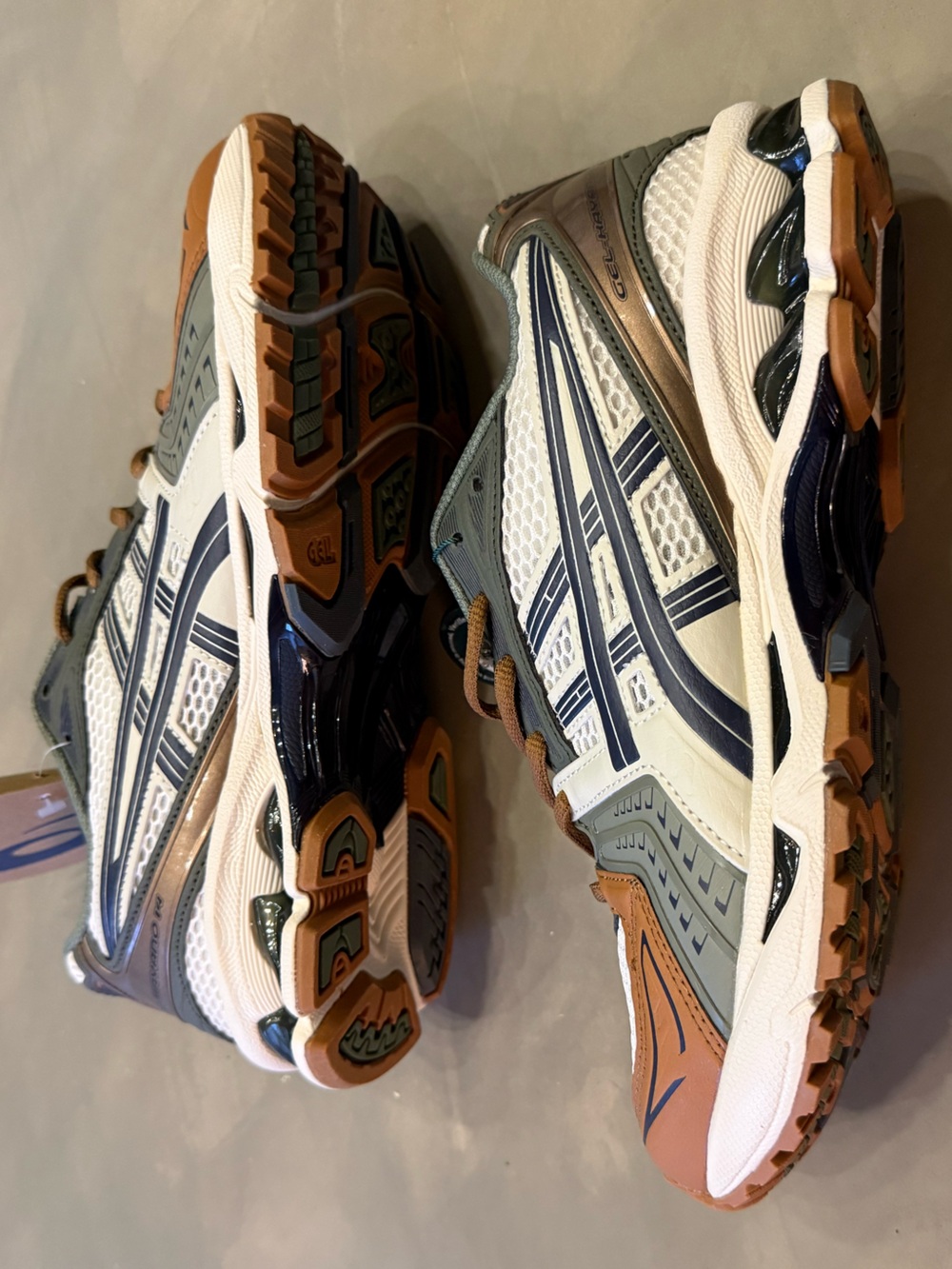 Asics Gel-Kayano 14 Olive Bronze - M 9.5 W 11 EU 43.5